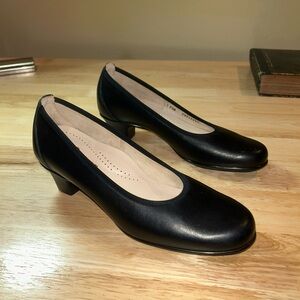 New NWOB SAS Shoes Women's Milano Black Pumps Size 7 1/2 7.5 N Narrow